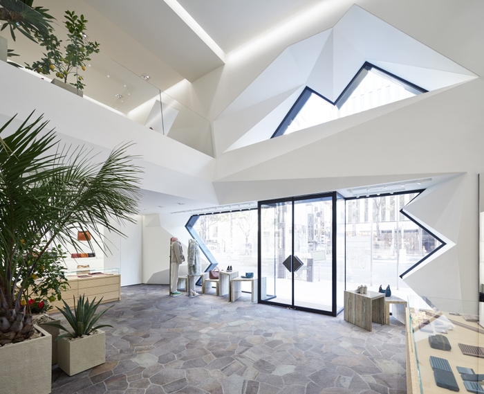 3_bv_ginza2018_003_s Nacasa & Partners Inc.