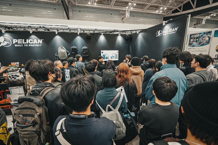 トークセッションで大盛況のブース (撮影 by ミッチー 【IG @micchidesign】)