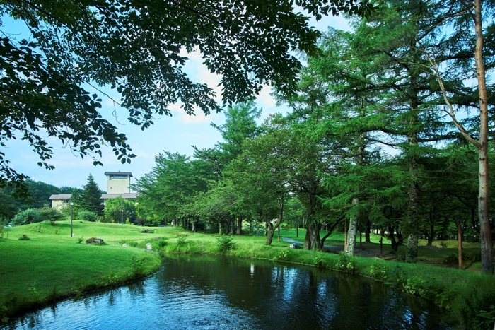 蔵王国定公園内13万㎡の森に佇む、大人の森林温泉リゾート