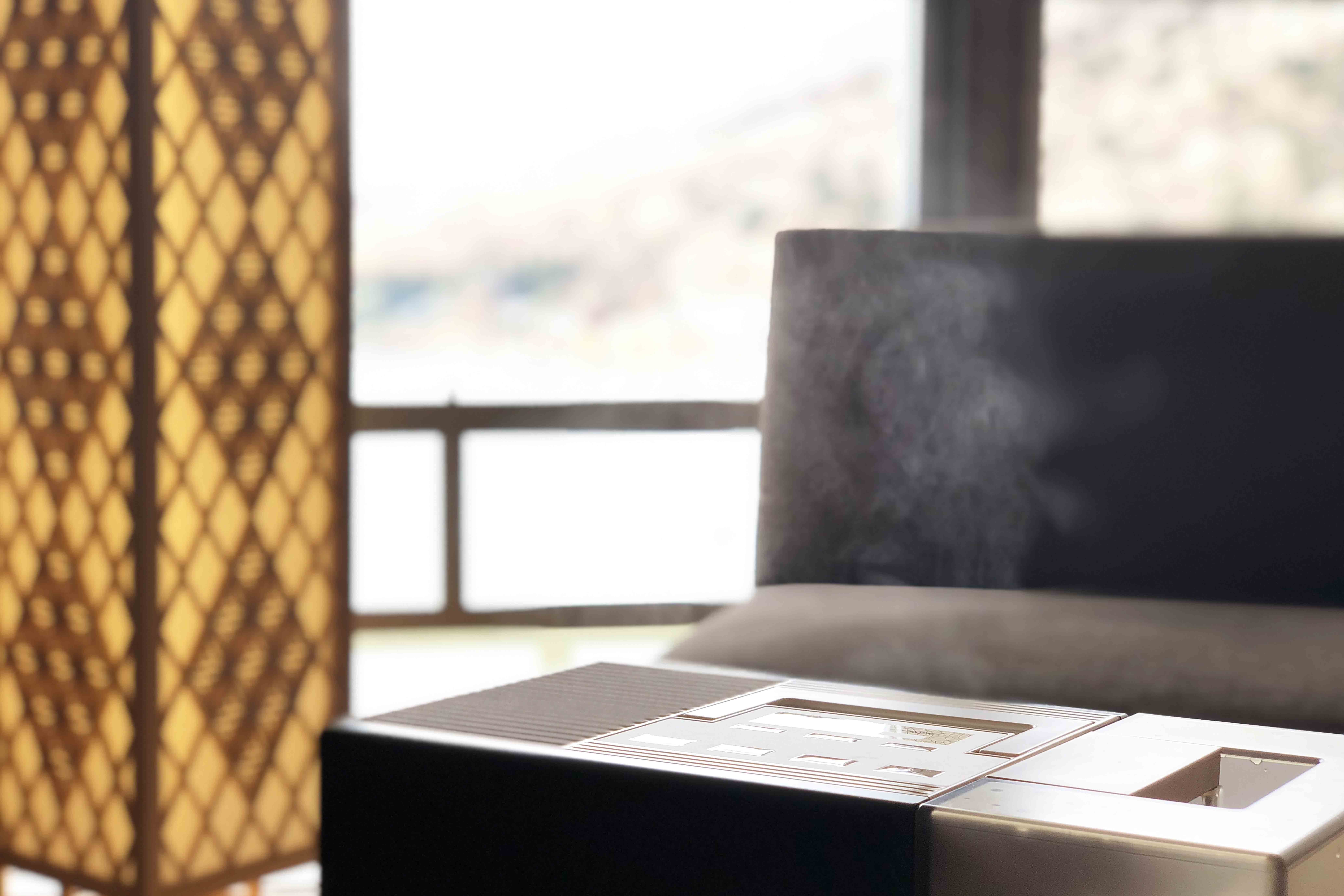 【星野リゾート】~最高水準のコロナ対策 冬~ 湿度40%以上を保つ加湿器を全客室に導入し、感染リスクを軽減します。