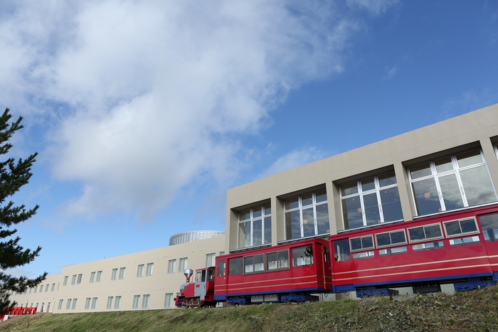 ヒルズ天生 機関車