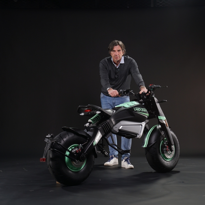 デザイナー　アレッサンドロ・タルタリーニ氏