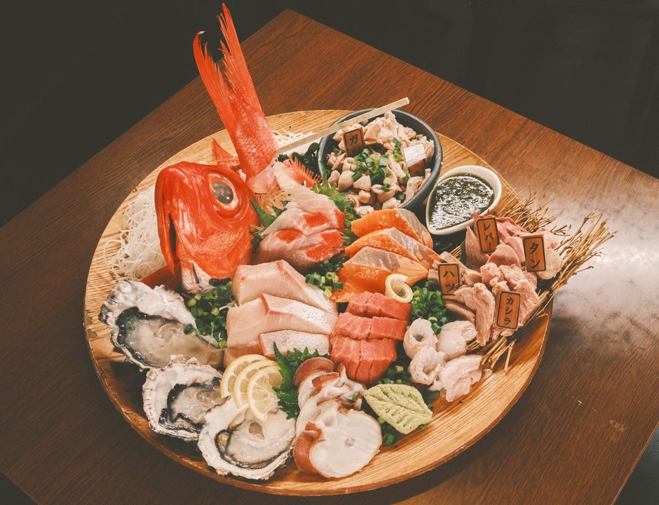 「魚もつ」の不動の看板メニュー「極み盛り」3人前2,697円