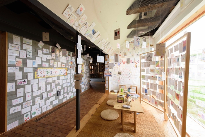 会場風景、2018年、「えらぶん、のこすん、つなげるん」はじまりの美術館(猪苗代) 撮影:白圡亮次