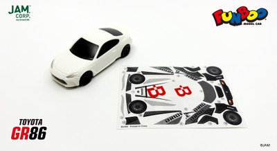 カスタムシール付きのミニカー『FUNBOO』2