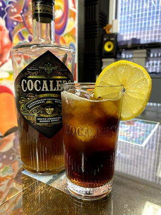 コーラとあわせたコカリブレ＜コーラナッツ漬け＞