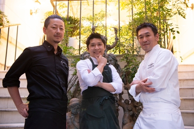 「レストランひらまつ レゼルヴ」シェフ内木塲（右）、「サンス・エ・サヴール」シェフ鴨田（中）、「アルジェント」シェフ鈴木（左） 