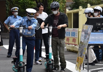 天白キャンパスで電動キックボードの乗車体験会を開催