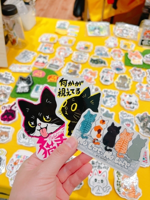 猫モチーフ雑貨・アートが並ぶマーケット