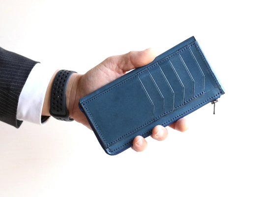 クラウドファンディング開始2週間で700万円達成！！ 極小Lファス長財布『FRAGMANzip』がMakuakeで大人気！