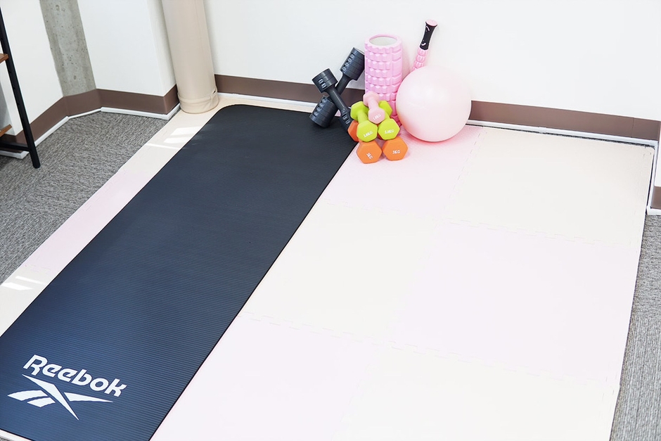 業務による疲労軽減を目的に、軽い運動や気分転換ができるトレーニングスペースを設けています。