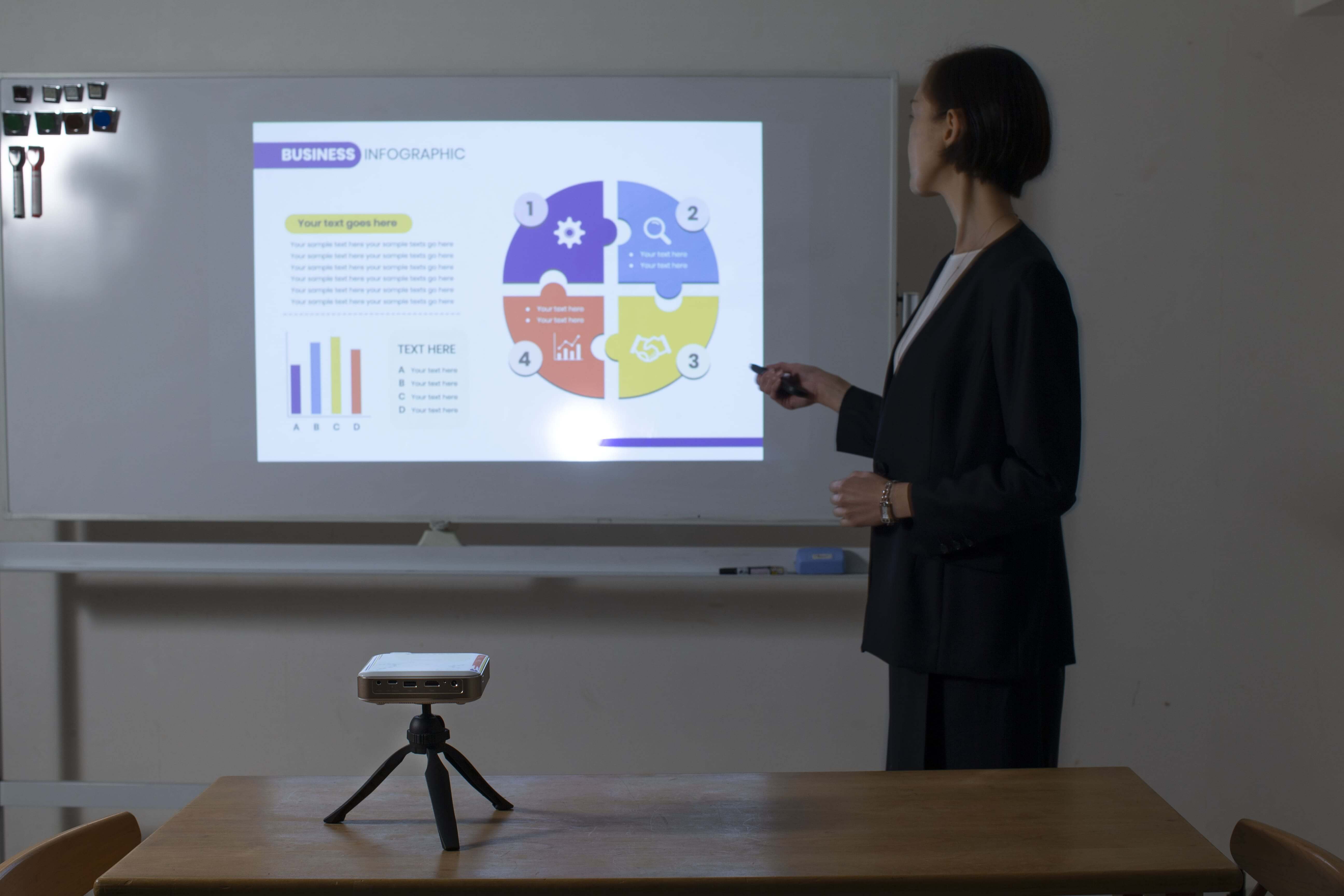 プレゼンにも(直接Officeファイルを開けるためパソコン不要)