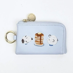 ゴールド×ブルー。リッチでお洒落可愛い「スヌーピー」スマートキーケースで、スマートに生活。小窓が素敵なファンシーアイテムも。