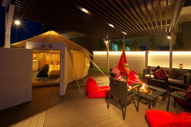 今、話題のグランピング施設が新たに 島原温泉ホテル南風楼に誕生！　 GLAMPING OLIVE TERRACE SHIMABARA (グランピング・オリーブ・テラス・しまばら)　 一日一組限定の贅沢なプライベート空間を叶えます。