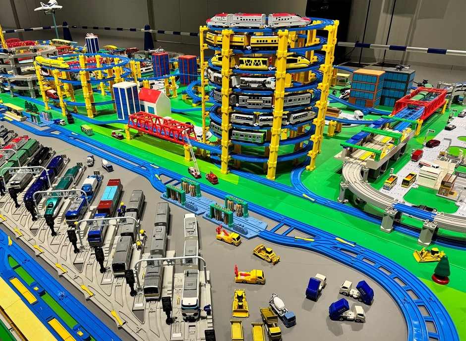 トミカ・プラレール巨大ジオラマ