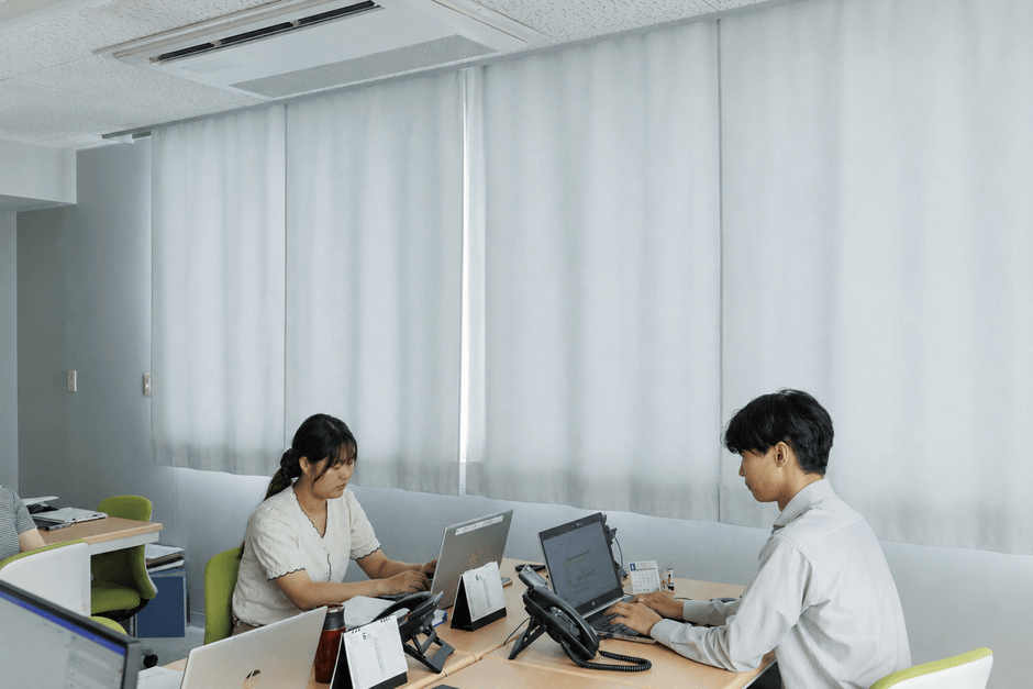オフィスの壁は断熱性が低いのでおすすめ。暗くならない