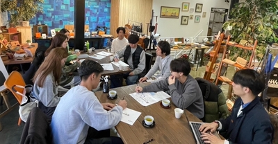 令和6年（2024年）2月、株式会社ナダヤを訪れた松本ゼミ生の様子