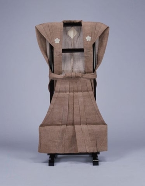 祝裃 蘇芳色麻地鮫小紋 桔梗紋付 / 出典:国立文化財機構所蔵品統合検索システム