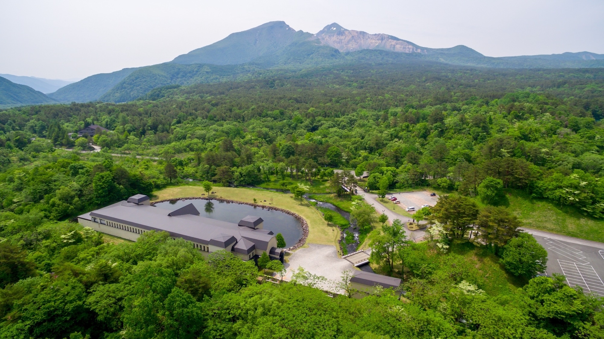 特徴2:磐梯山が見える庭園