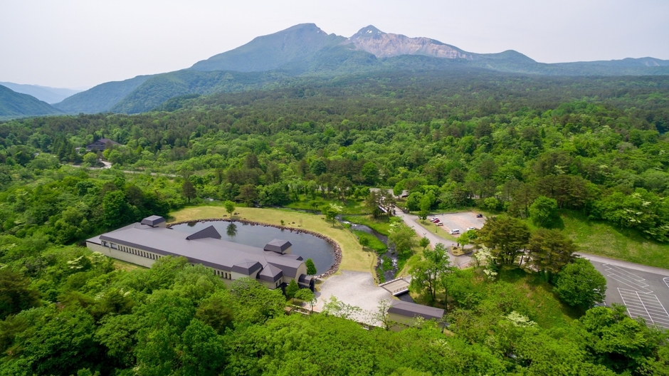 特徴2：磐梯山が見える庭園