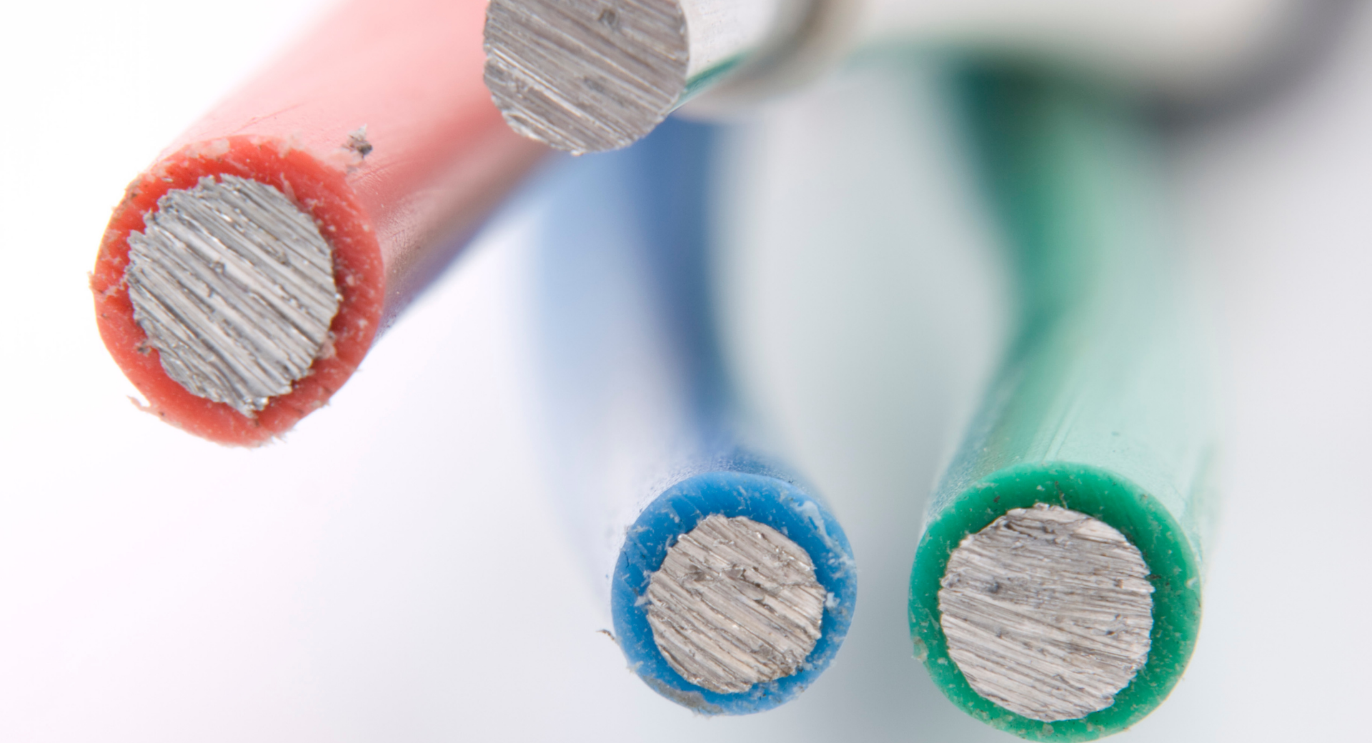 世界の絶縁電線およびケーブル市場は、2027年までに2442.3億ドルに達すると予測されています