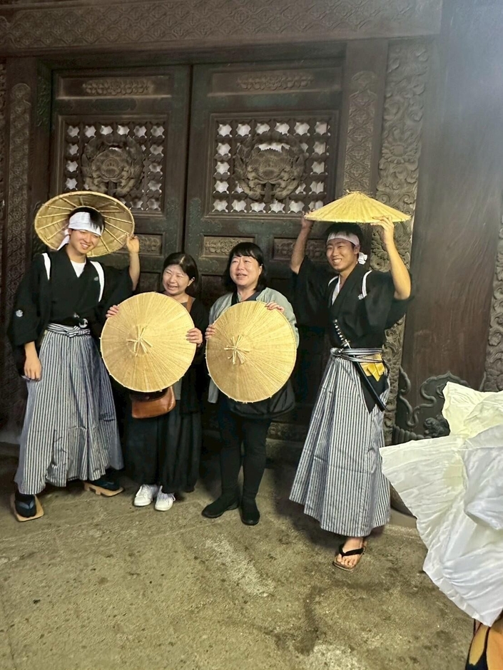 寄付者と記念撮影