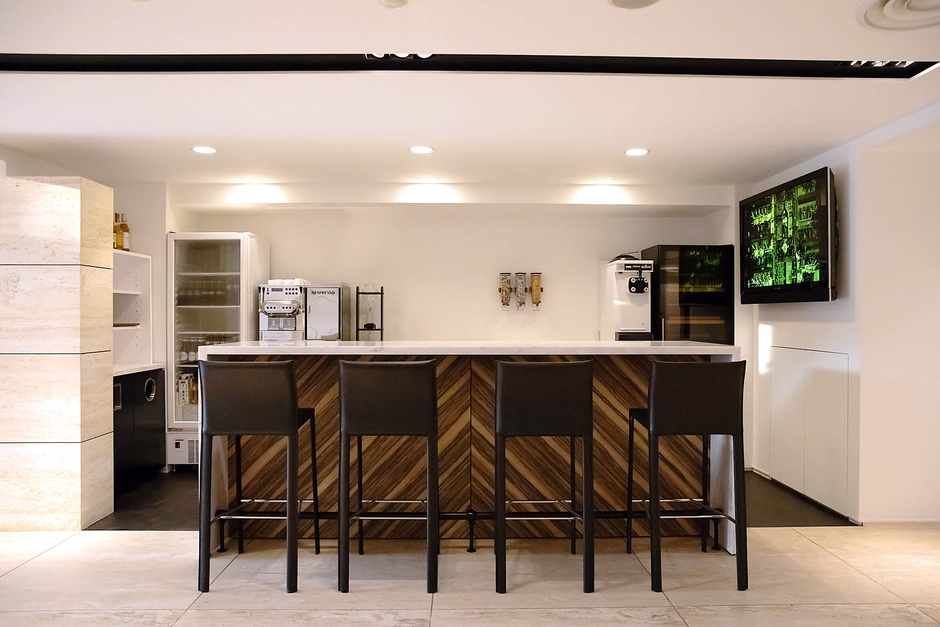 1F 来客スペース　バーカウンター