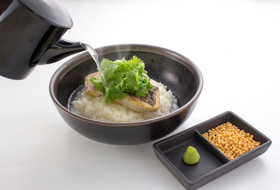 いろいろな貝の出汁でつくる“お茶漬け風リゾット”鮮魚のグリル添え　1,380円（税別）