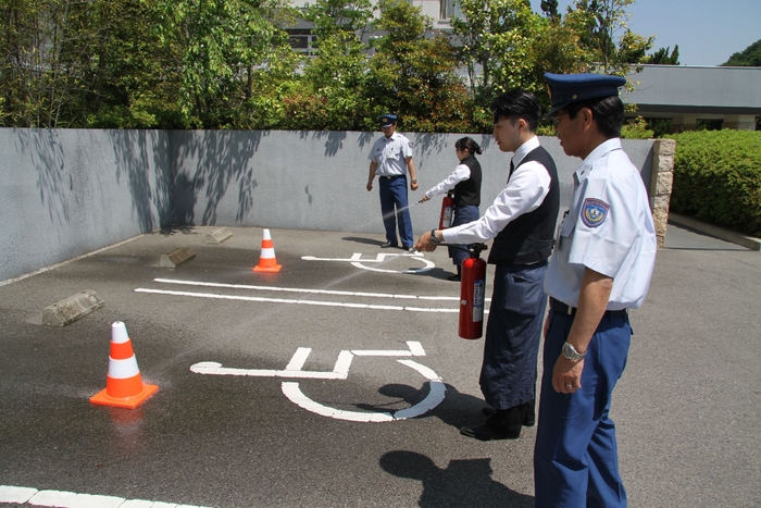 水消火器を使った訓練