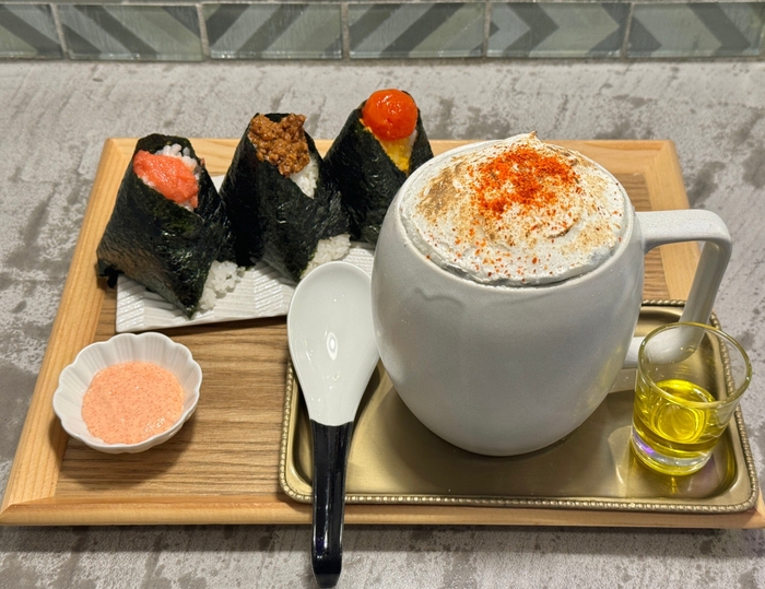 カプチーノラーメン トリュフ&ポルチーニクリームスープ+おにぎり3種類