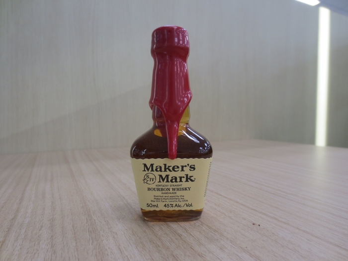 バーボンウイスキー メーカーズマーク (ミニチュア)