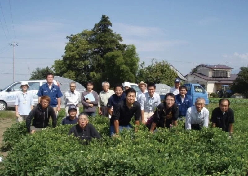 会津豆クラブのメンバー契約農家さん約35名で育てています。豊かな水と土に溢れた会津盆地で、完全一毛作で作っています。