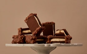 【期間限定】香ばしく濃厚なチョコレートサンド「ナッティクリームサンド」が今年も登場！