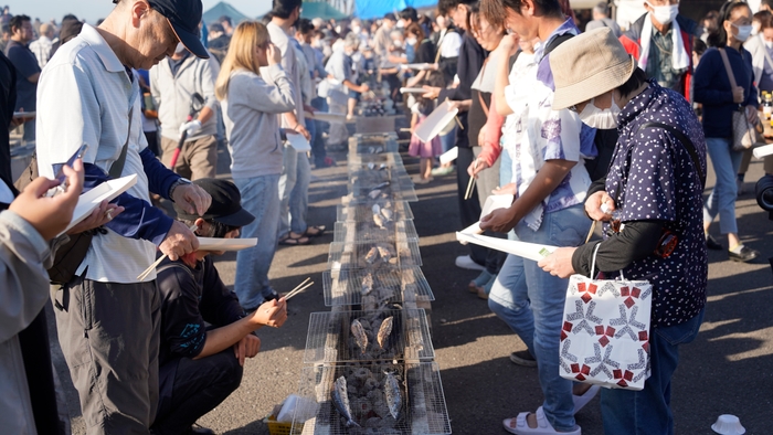 専用の炭火の焼き場を用意しています