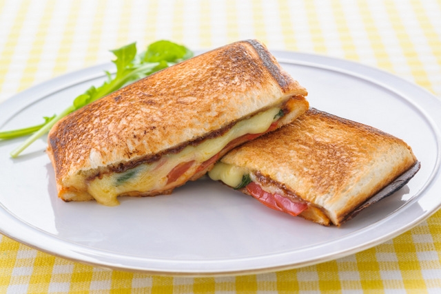 朝食レシピ第3位 愛知県代表 八丁味噌のイタリア風ホットサンド