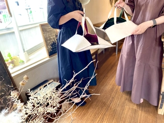 料理の盛り付けを崩さない！ オードブル・お弁当などを傾かず持ち運べる “フラットトートバッグ”12/29までMakuakeにクラファン実施