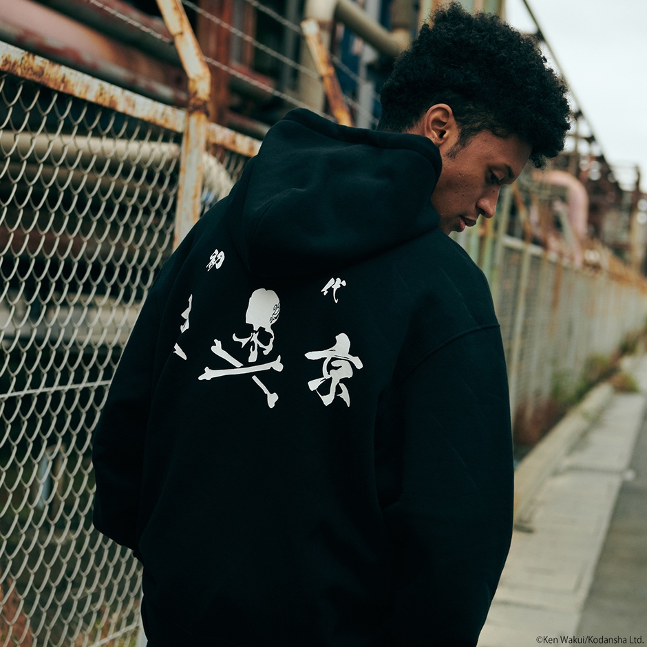 Tokyo Revengers mastermind JAPAN パーカー 初代ロゴ柄 着用イメージ(3)
