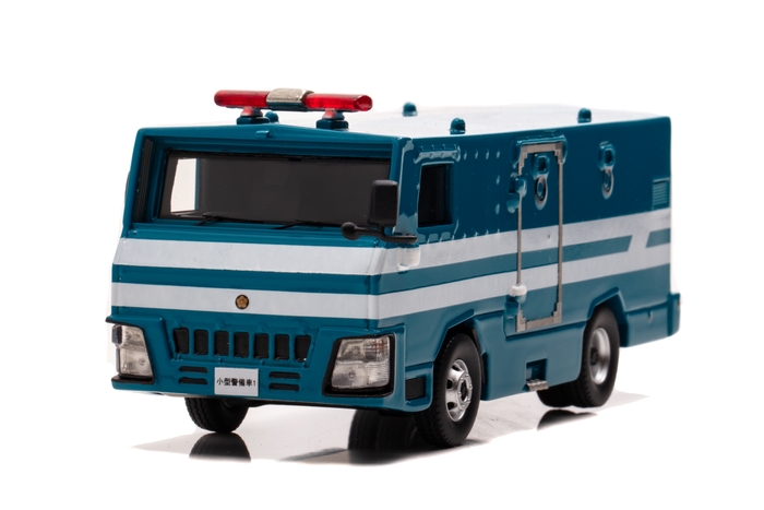 1/43 2015 警察本部警備部機動隊小型警備車両:左前