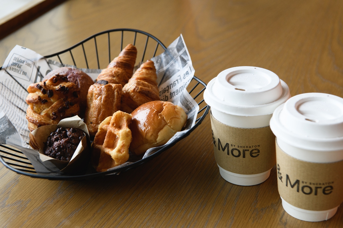 カフェ「&More by Sheraton」で朝食の提供がスタート!