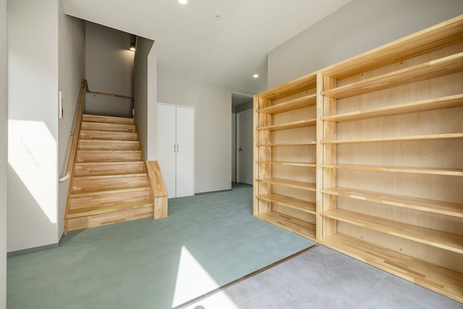 ＜入口・階段＞