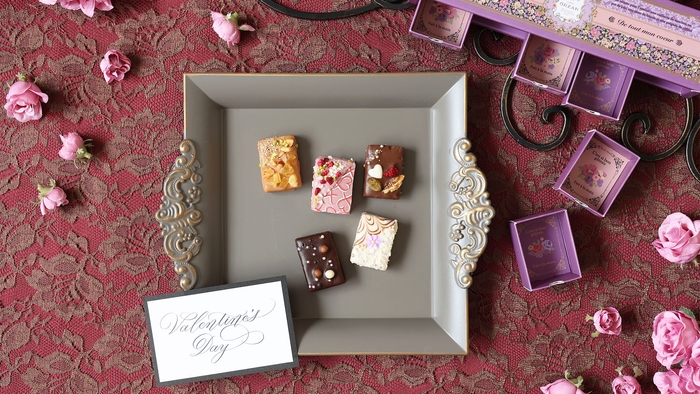 小さめサイズのキューブラスク、細長い形状のスティックラスクの2種です 