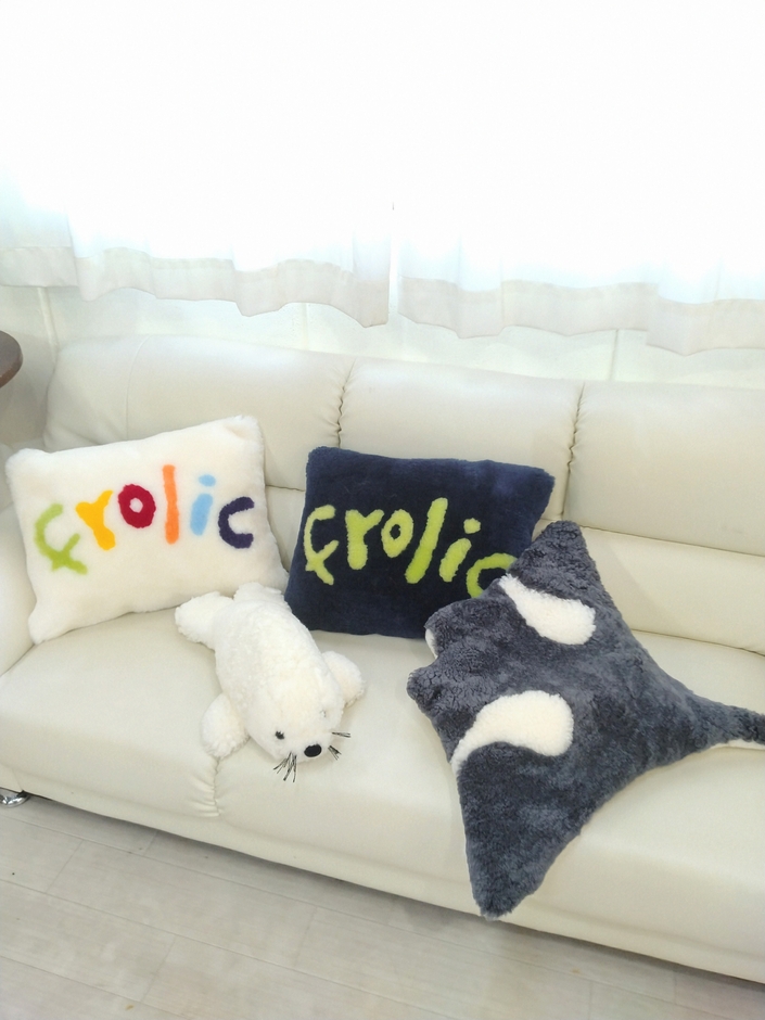 ロゴ入りピロークッション&まんた&あざらし