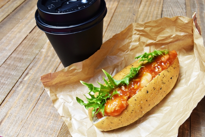 エビチリドッグとコーヒー