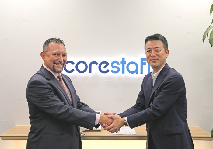 写真左：ノルディック・セミコンダクター カントリーマネージャー　ジョン ケニー　右：コアスタッフ 代表取締役社長　戸澤 正紀