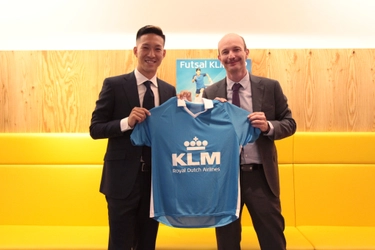 KLMオランダ航空、6月17日(土)にサッカー小林 祐希選手と 「フットサルKLMカップ」をお台場で実施