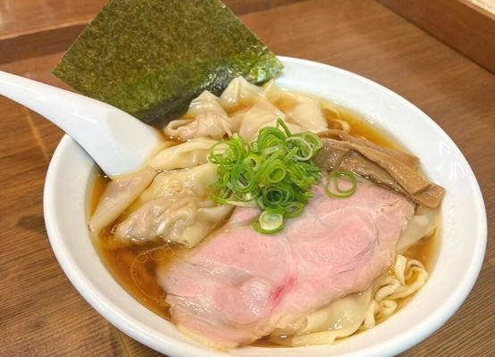 亀有駅徒歩3分◎リニューアル後の自家製麺を使用したラーメンが大好評中の『らーめん 一辰』メニュー情報をFindグルメに公開