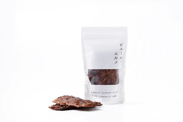 「かりんとう」(810円 ) 　噛むたびに小麦粉本来の甘みが感じられる上質なかりんとう。生地に練り込まれたゴマがアクセント。