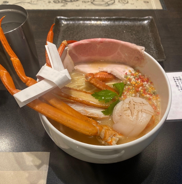 京都へ行った時にトライした人生初のカニ。凄く美味しかったけど、ちょっと綺麗に食べるのは難しかった!(ジョシュさん)