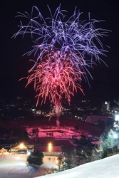 雪景色の中で楽しむ草津温泉「冬花火」を3月4日に開催！