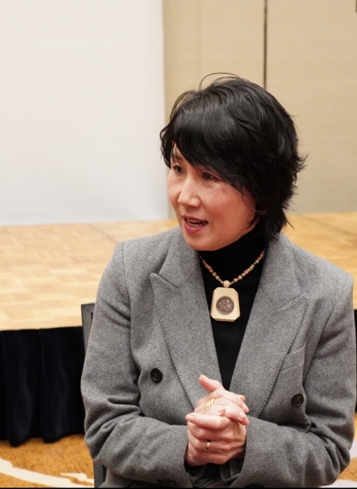 日本の植物バイオ研究企業「サンルイ・インターナショナル」の森田敦子代表が、会場でインタビューに応じている。写真提供＝正官庄(ジョンガンジャン)